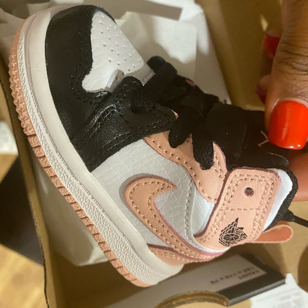 Jordan 1 (mid) baby shoe